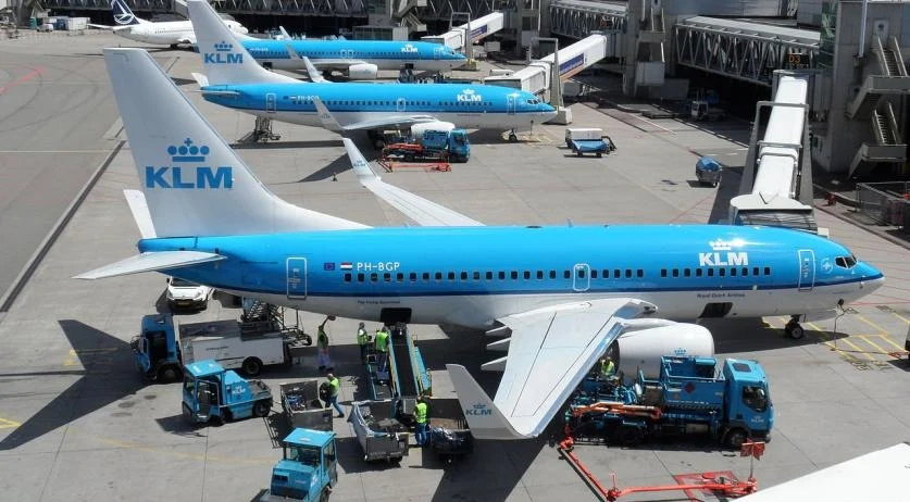 klm boeing 737 700, ph bgp at schiphol airport.